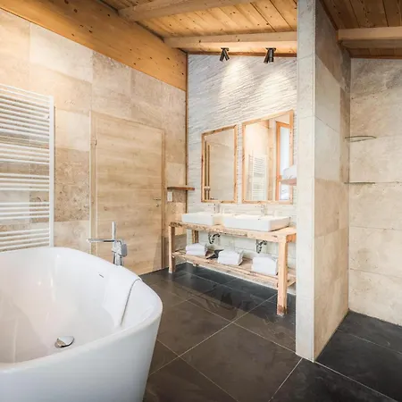 Luxury With Sauna In A Willow Roof