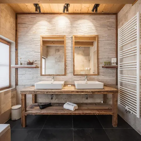 Luxury With Sauna In A Willow Roof لوتاش