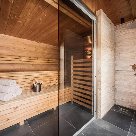 Luxury With Sauna In A Willow Roof لوتاش
